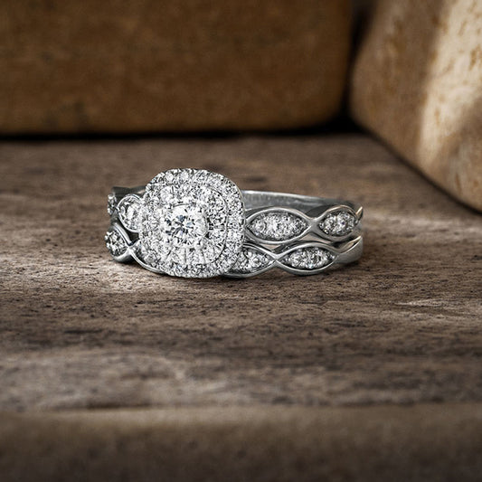 Glistening Solitaire Bridal Ring Set