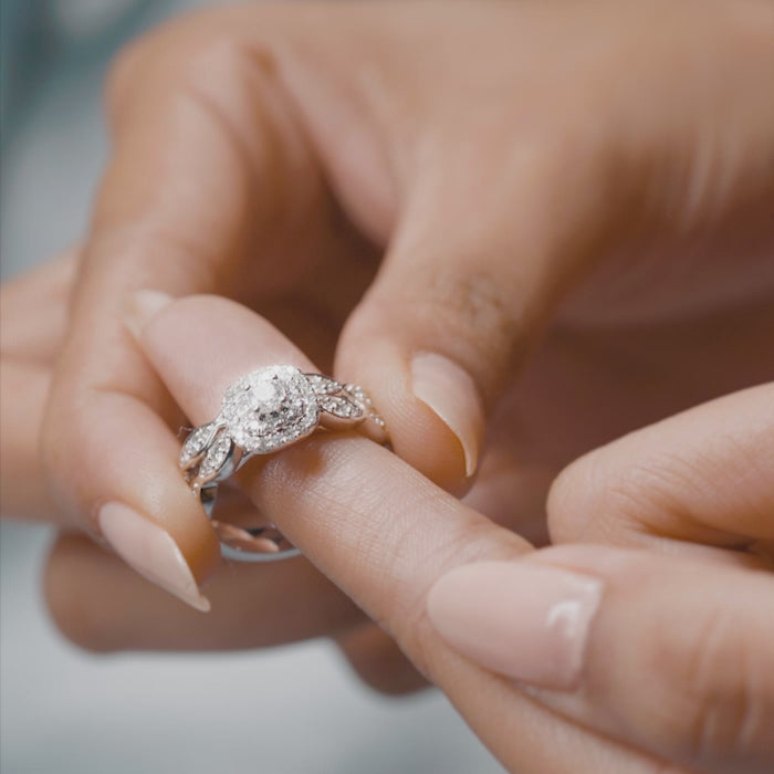Glistening Solitaire Bridal Ring Set